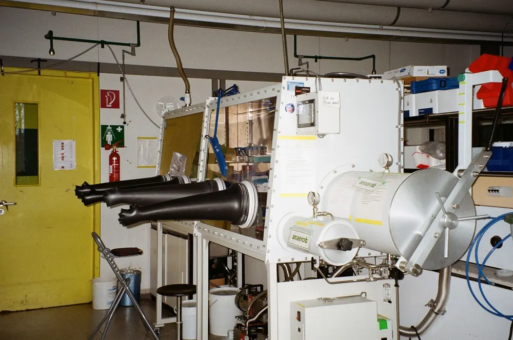 Industrial laboratory glove box and controlled-environment equipment